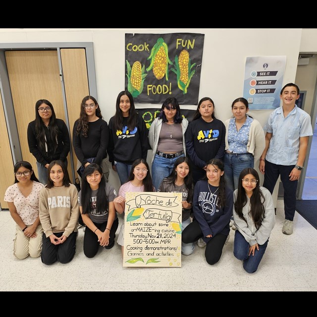 11/21/2024 Students @ Noche de Tertulia